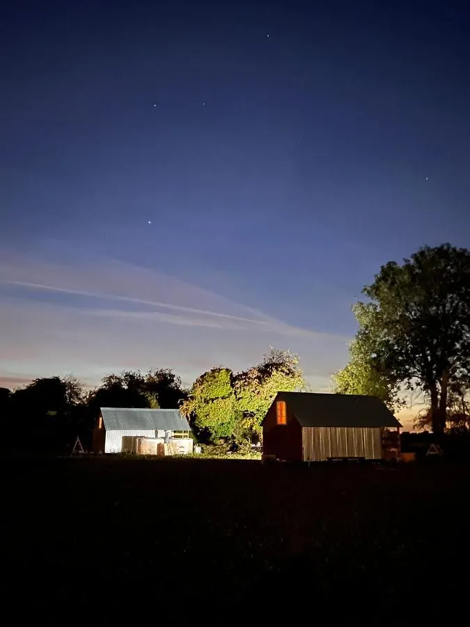 Fen Meadows Glamping - Luxury Cabins And Bell Tents Cambridge  0*,