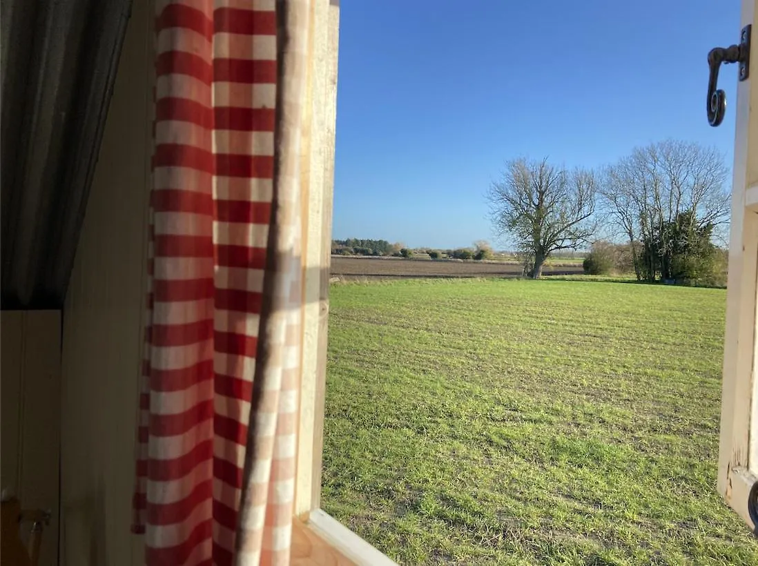 Fen Meadows Glamping - Luxury Cabins And Bell Tents Cambridge  Reino Unido