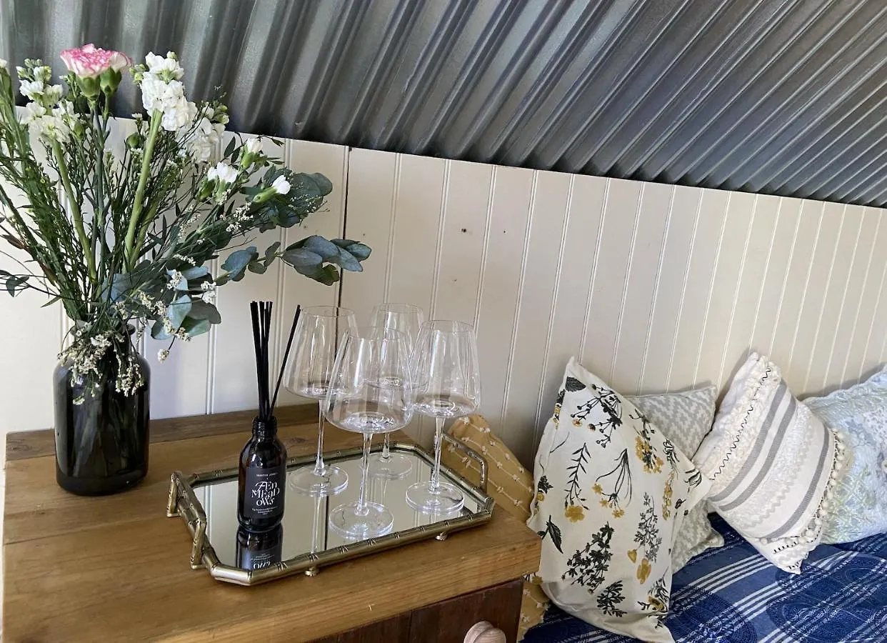Fen Meadows Glamping - Luxury Cabins And Bell Tents Cambridge  0*,  Reino Unido