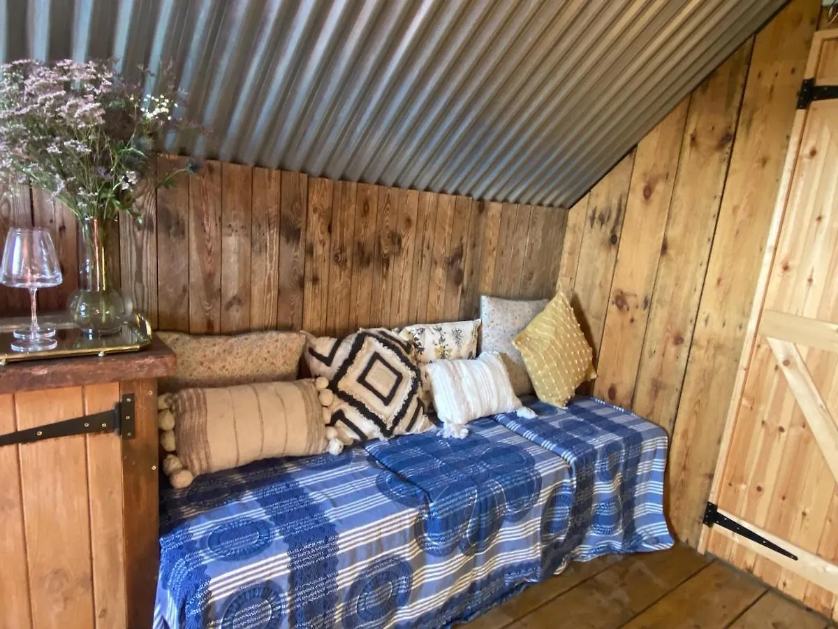 Camping Fen Meadows Glamping - Luxury Cabins And Bell Tents Cambridge  Reino Unido