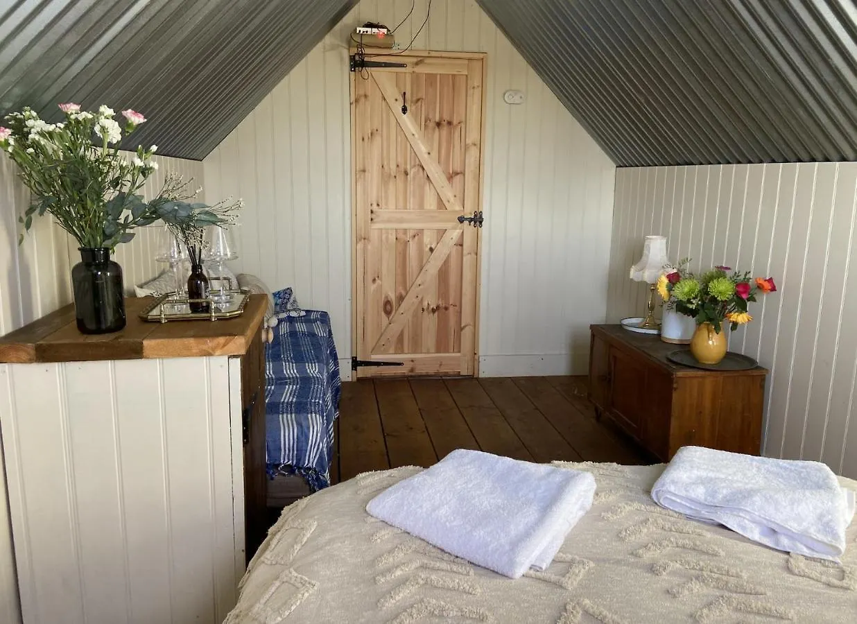Camping Fen Meadows Glamping - Luxury Cabins And Bell Tents Cambridge