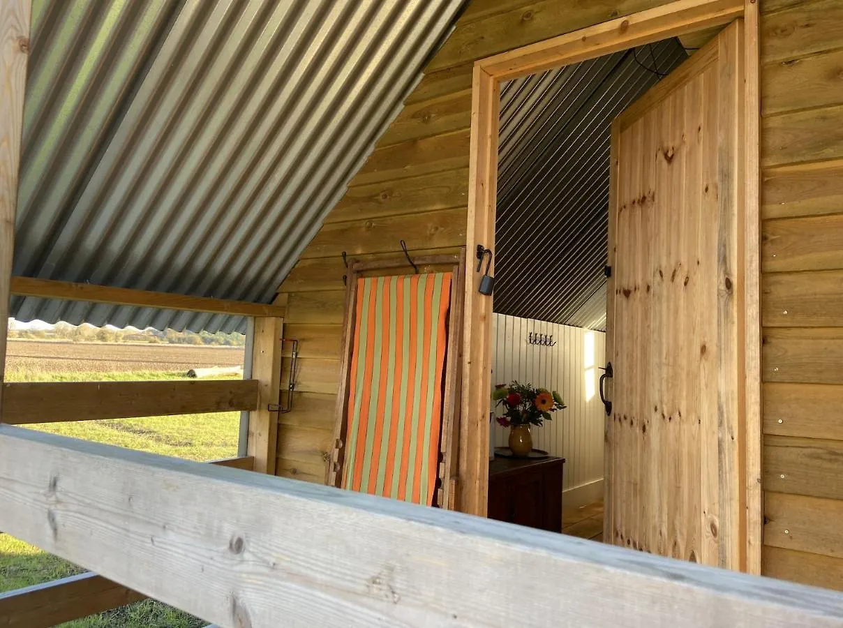 Camping Fen Meadows Glamping - Luxury Cabins And Bell Tents Cambridge  Reino Unido