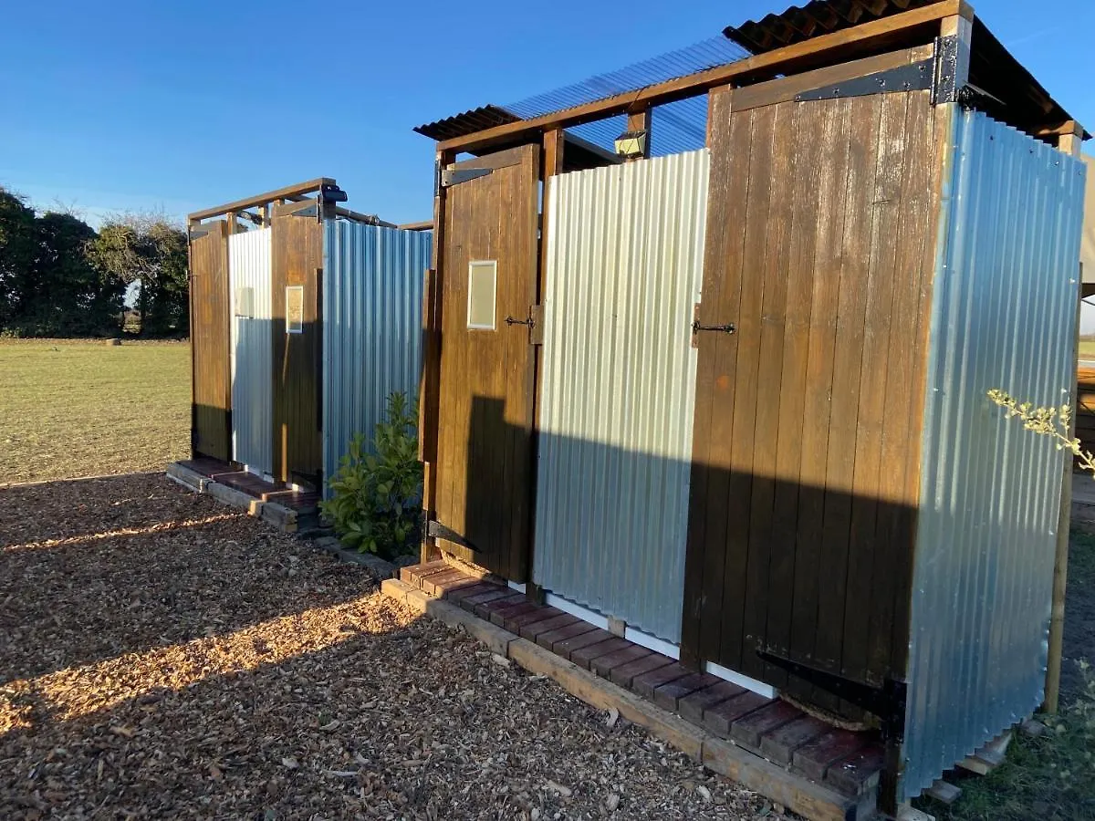Camping Fen Meadows Glamping - Luxury Cabins And Bell Tents Cambridge  Reino Unido