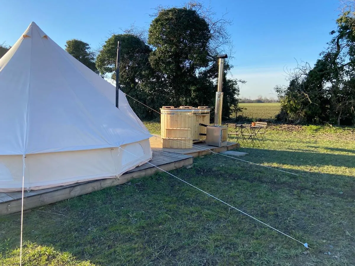 Fen Meadows Glamping - Luxury Cabins And Bell Tents Cambridge  Reino Unido