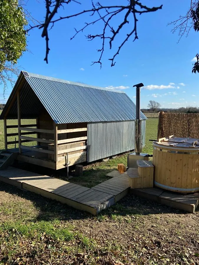 Camping Fen Meadows Glamping - Luxury Cabins And Bell Tents Cambridge