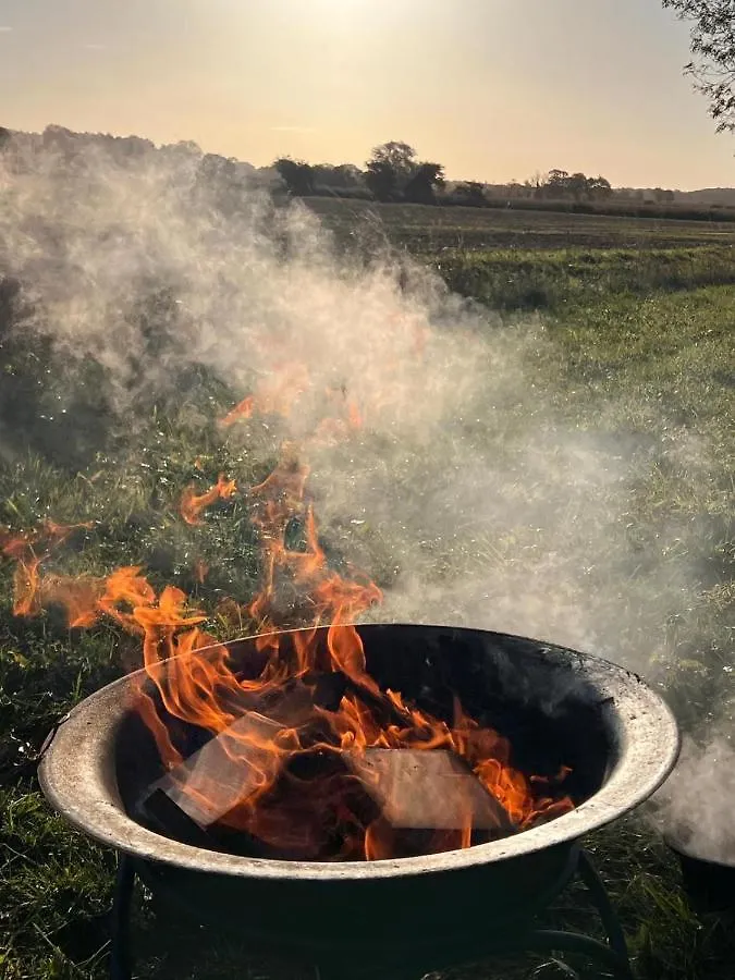 Fen Meadows Glamping - Luxury Cabins And Bell Tents Cambridge  Campeggio