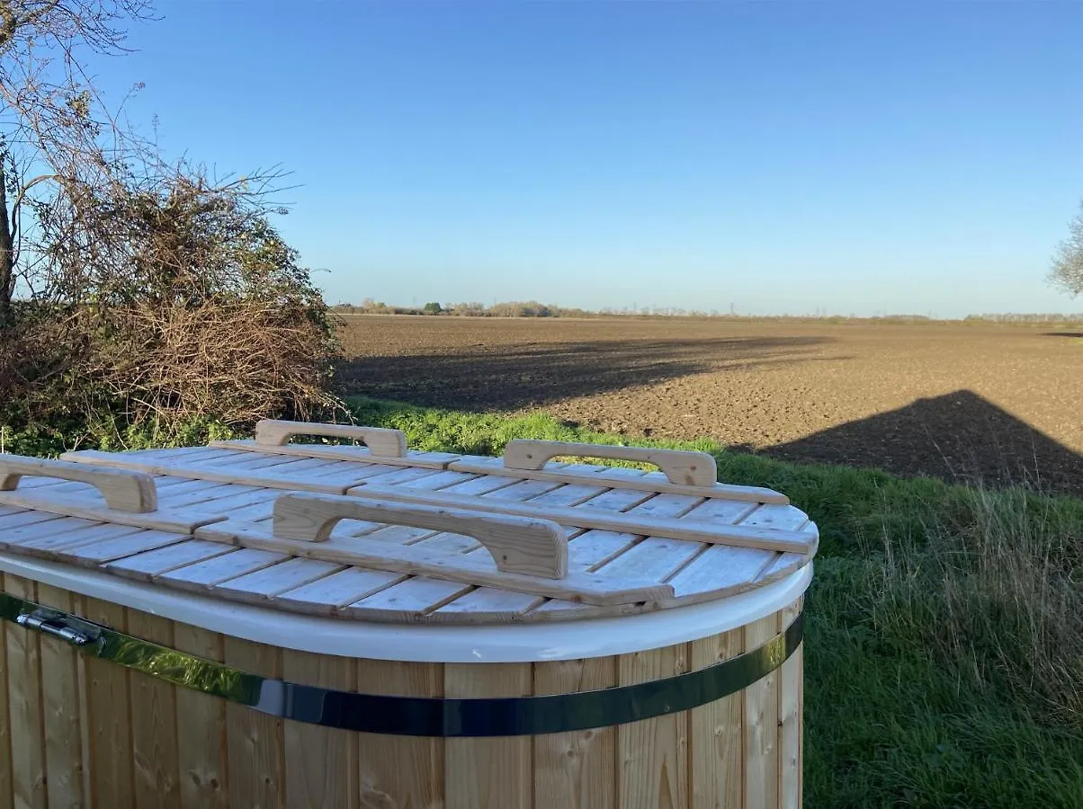 Fen Meadows Glamping - Luxury Cabins And Bell Tents Cambridge  Campeggio