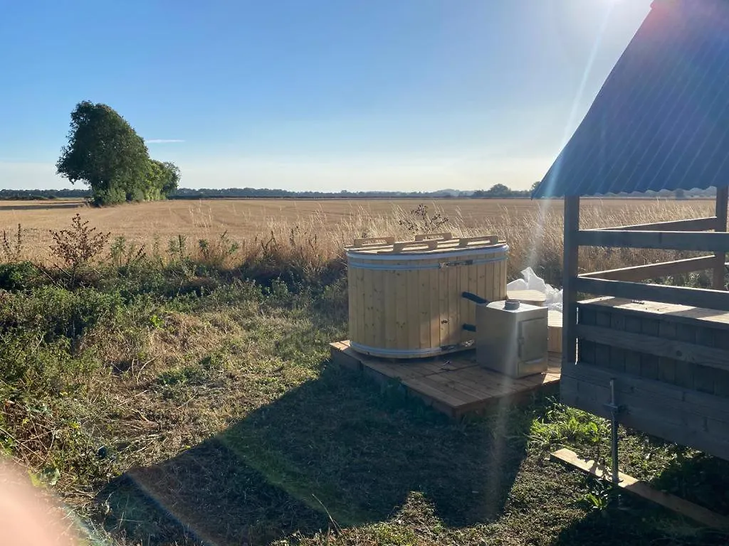 Fen Meadows Glamping - Luxury Cabins And Bell Tents Cambridge  Campeggio