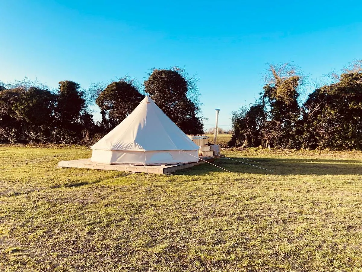 Fen Meadows Glamping - Luxury Cabins And Bell Tents Cambridge  0*,