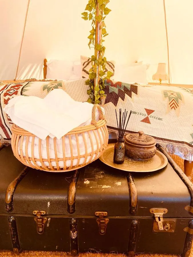 Fen Meadows Glamping - Luxury Cabins And Bell Tents Cambridge  0*,