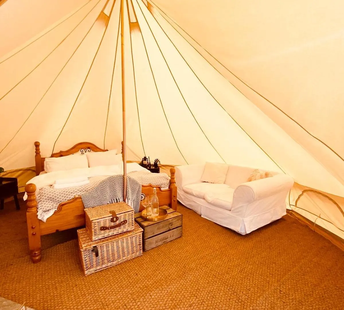 Campeggio Fen Meadows Glamping - Luxury Cabins And Bell Tents Cambridge  Regno Unito
