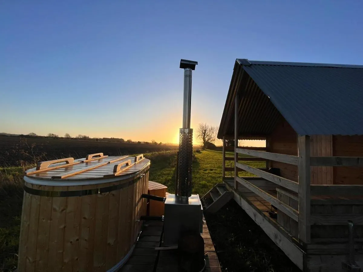 Fen Meadows Glamping - Luxury Cabins And Bell Tents Cambridge  Egyesült Királyság
