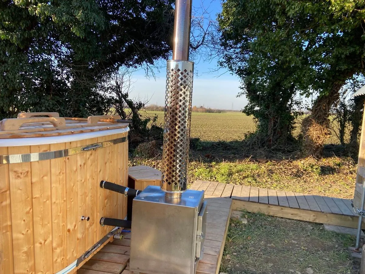 Fen Meadows Glamping - Luxury Cabins And Bell Tents Cambridge