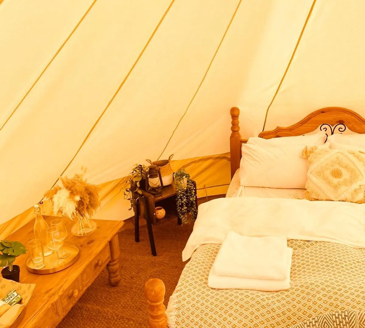Fen Meadows Glamping - Luxury Cabins And Bell Tents Cambridge