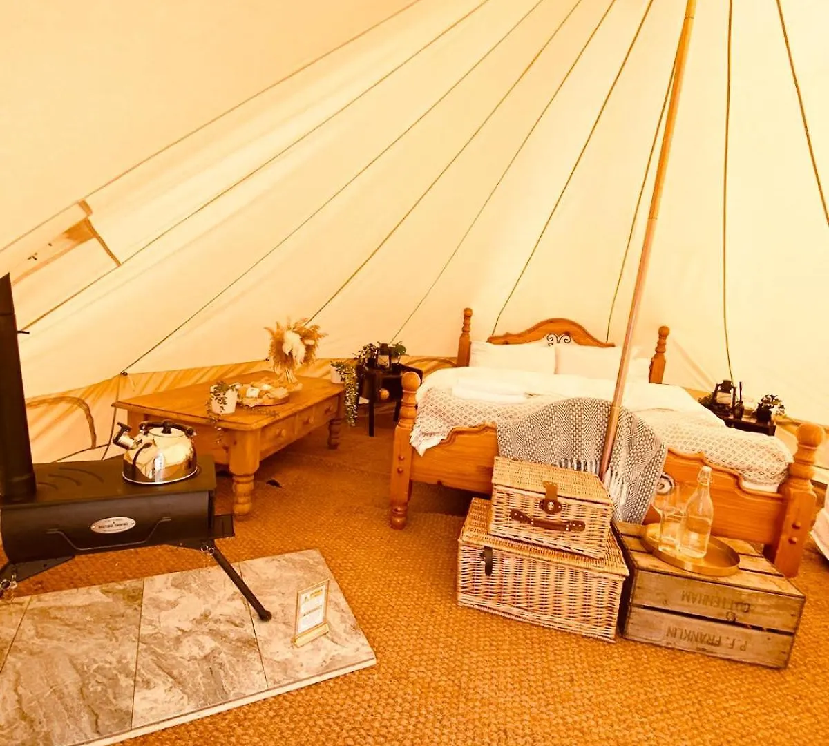 Kemping Fen Meadows Glamping - Luxury Cabins And Bell Tents Cambridge